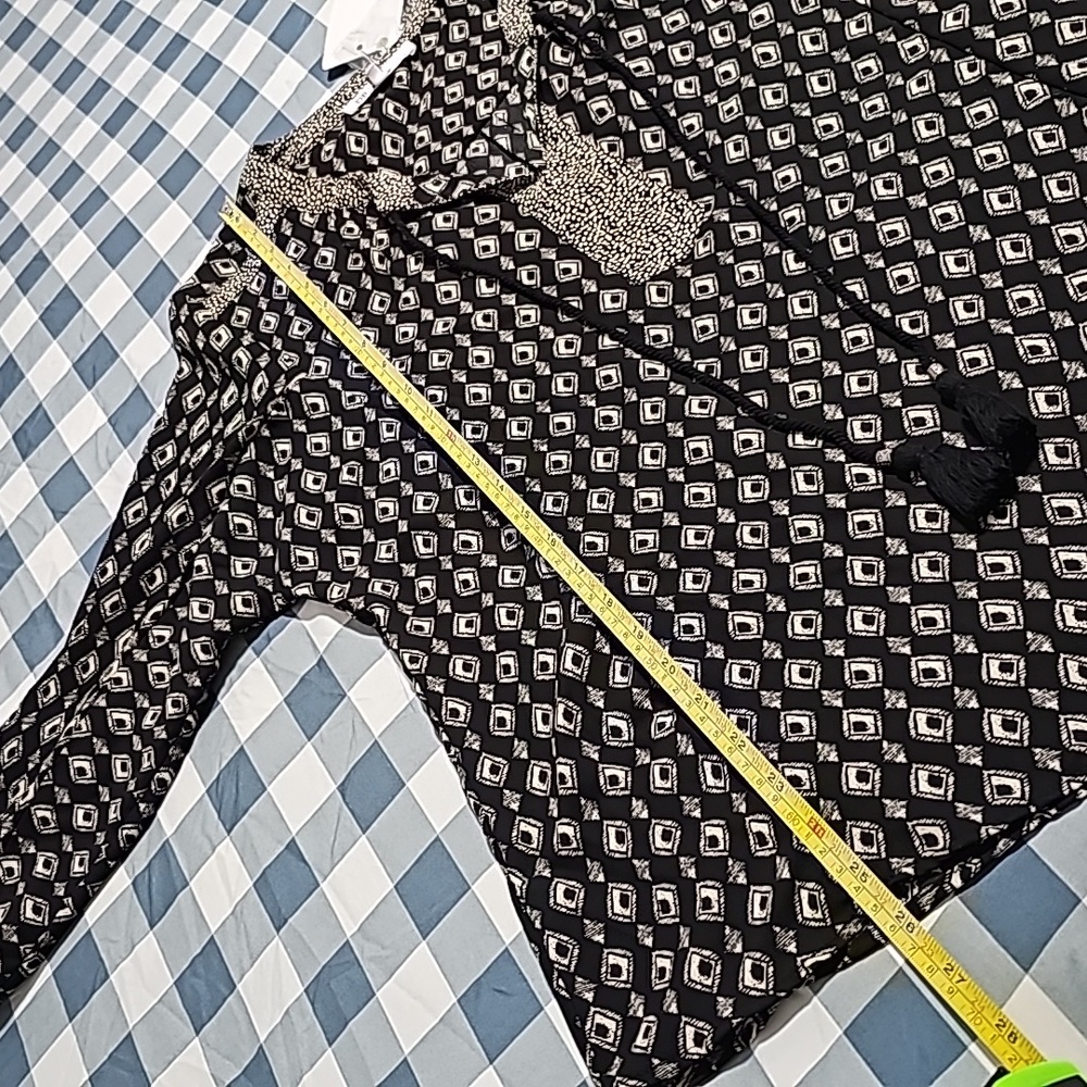 DR2 BY DANIEL RAINN Printed Tassel Tunic Top - Picture 7 of 16